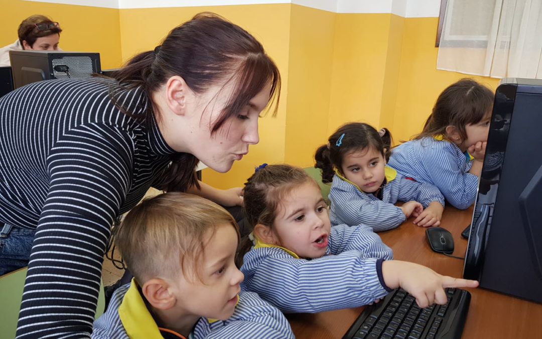 Visita de Educación Infantil a la sala de informática