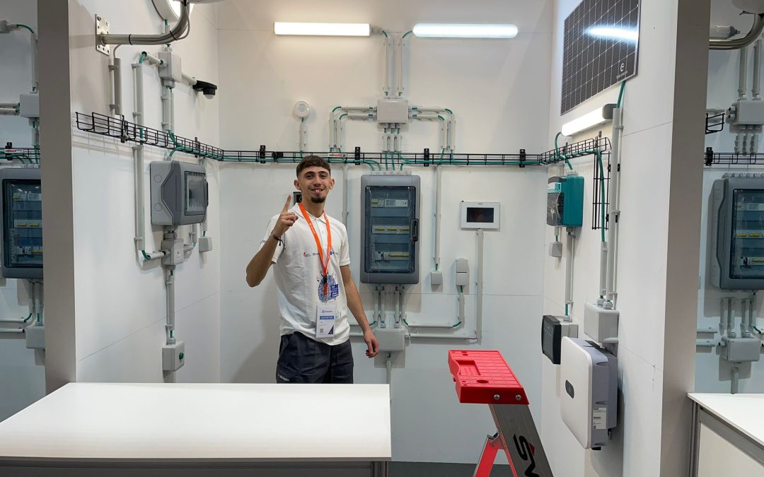 Yeray Escaño, alumno de Instalaciones Eléctricas y automáticas en el Concurso Nacional de Jóvenes Instaladores