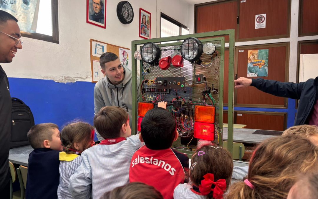 ¡Pequeños exploradores en el taller de electricidad!