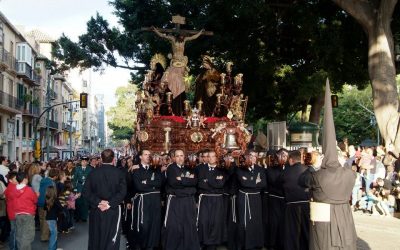 Hermandad Salesiana reparto de túnicas y tallaje