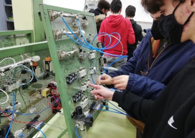 Bachillerato: prácticas de tecnología en talleres y laboratorios