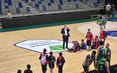 Los jugadores de Unicaja Baloncesto conocen a los alumnos de 6º de Educación Primaria
